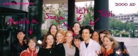 Tobias Schlegel l&auml;chelt nach einem Pizza-Hut-Besuch noch gequ&auml;lt in unsere Kamera.